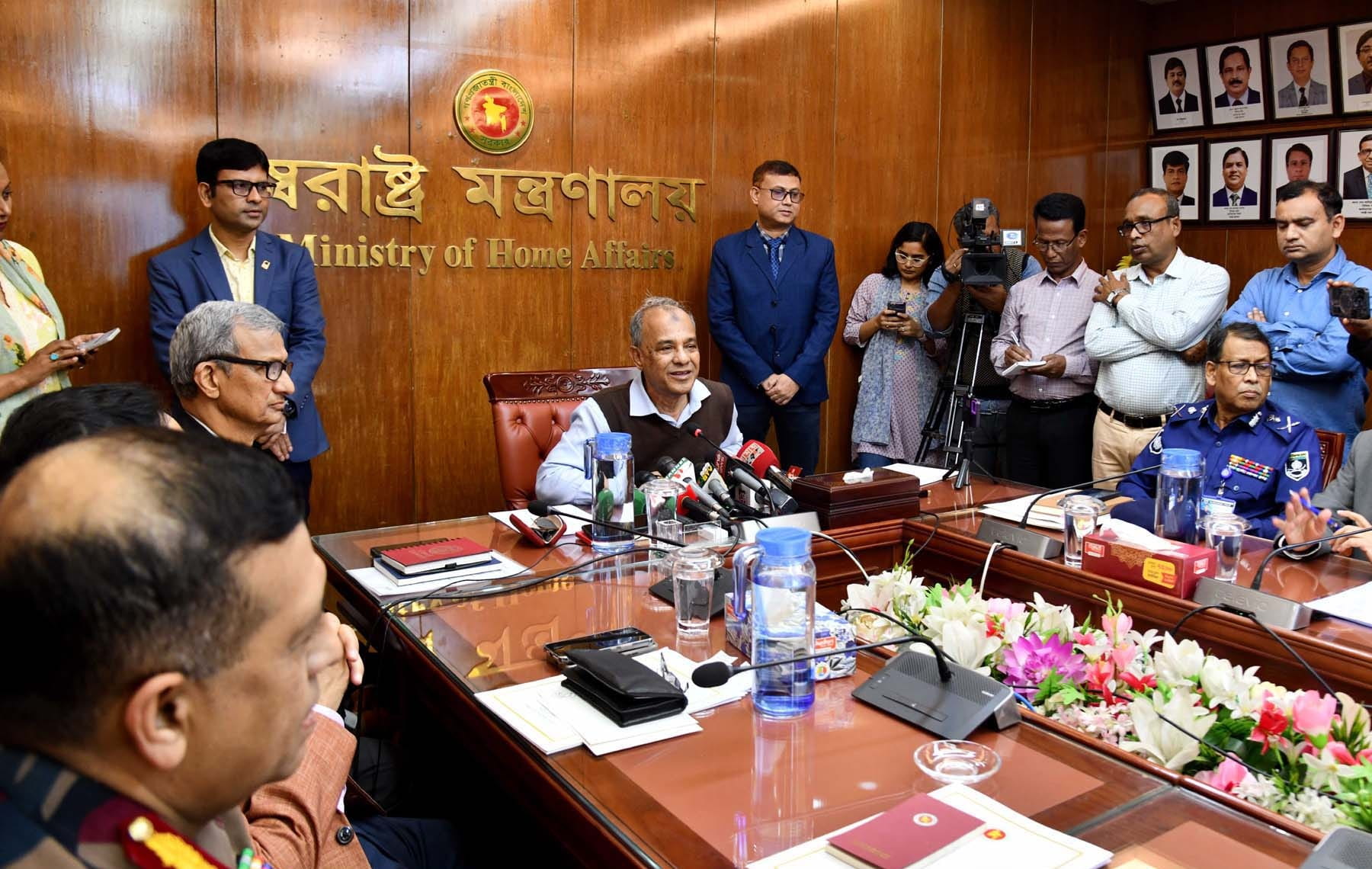 On Thursday, February 13, 2025, Home Advisor Lieutenant General (Retd.) Md. Jahangir Alam Chowdhury briefed journalists at the ministry's conference room following the inauguration of the 'ONLINE VISA ON ARRIVAL SERVICE'. .mw-parser-output .messagebox{margin:4px 0;width:auto;border-collapse:collapse;border:2px solid var(--border-color-progressive,#6485d1);background-color:var(--background-color-neutral-subtle,#fbfcff);color:var(--color-base,#202122);box-sizing:border-box;border-inline-start-width:8px}.mw-parser-output .messagebox.mbox-small{font-size:88%;line-height:1.25em}.mw-parser-output .mbox-warning,.mw-parser-output .mbox-speedy{border:2px solid var(--border-color-error,#b22222);background:var(--background-color-error-subtle,#ffdbdb);border-inline-start-width:8px}.mw-parser-output .mbox-serious,.mw-parser-output .mbox-delete,.mw-parser-output .mbox-stop{border:2px solid var(--border-color-error,#b22222);border-inline-start-width:8px}.mw-parser-output .mbox-issue,.mw-parser-output .mbox-content{border:2px solid #f28500;background:var(--background-color-warning-subtle,#ffe);border-inline-start-width:8px}.mw-parser-output .mbox-query,.mw-parser-output .mbox-style{border:2px solid #f4c430;background:var(--background-color-warning-subtle,#ffe);border-inline-start-width:8px}.mw-parser-output .mbox-shit{border:2px solid #960;border-inline-start-width:8px}.mw-parser-output .mbox-license{border:2px solid #88a;border-inline-start-width:initial}.mw-parser-output .mbox-legal{border:2px solid var(--border-color-notice,#666);background:var(--background-color-base,#fff);border-inline-start-width:8px}.mw-parser-output .mbox-honor{border:2px solid #ca3;background:var(--background-color-warning-subtle,#fcf4db);border-inline-start-width:8px}.mw-parser-output .mbox-growth{border:2px solid #8d4;background:var(--background-color-success-subtle,#d5fdf4);border-inline-start-width:8px}.mw-parser-output .mbox-move{border:2px solid #93c;border-inline-start-width:8px}.mw-parser-output .mbox-protection,.mw-parser-output .mbox-message{border:2px solid var(--border-color-base,#aaa);border-inline-start-width:8px}.mw-parser-output .messagebox .mbox-text{border:none;padding:0.25em 0.9em;width:100%}.mw-parser-output .messagebox .mbox-image{border:none;padding-top:2px;padding-bottom:2px;padding-inline-start:0.9em;padding-inline-end:0;text-align:center}.mw-parser-output .messagebox .mbox-imageright{border:none;padding-top:2px;padding-bottom:2px;padding-inline-start:0;padding-inline-end:0.9em;text-align:center}.mw-parser-output .messagebox .mbox-empty-cell{border:none;padding:0;width:1px}.mw-parser-output .messagebox .mbox-invalid-type{text-align:center}@media(min-width:720px){.mw-parser-output .messagebox{margin:4px 10%}.mw-parser-output .messagebox.mbox-small{clear:right;float:right;margin:4px 0 4px 1em;width:238px}}body.skin--responsive .mw-parser-output table.messagebox img{max-width:none!important} The English description and title of this file were generated using a large language model ( Google Gemini - gemini-3.1-flash-lite ) from the original Bengali description provided by the Press Information Department . .mw-parser-output .hidden-begin{box-sizing:border-box;width:100%;padding:5px;border:none;font-size:95%}.mw-parser-output .hidden-title{font-weight:bold;line-height:1.6;text-align:left}.mw-parser-output .hidden-content{text-align:left}@media all and (max-width:500px){.mw-parser-output .hidden-begin{width:auto!important;clear:none!important;float:none!important}} Show prompts used: Translation prompt: Translate the following Bengali text into English in encyclopedic style. You may rearrange words or sentences for clarity, but retain all information. Do not add or omit anything. Only output the translation text and nothing else. Do not say "description" or include Bengali text in your answer. Give me only the translation — no options, no explanations. Text: "{text}" Filename generation prompt: Convert this image description into a single Wikimedia Commons–compliant filename (do NOT add the "File:" prefix, wikitext, "Title:", or a file extension). Follow Wikimedia Commons file naming guidelines: be descriptive, specific, precise, concise and neutral; include date as YYYY-MM-DD if present; avoid photographer/source-only names. Remove any political bias or references to previous governments and strip flattering, propagandistic, or honorific language. Output ONLY the filename (no explanation), Regular Case, remove illegal filesystem characters but KEEP spaces, commas and hyphens. Keep ≤240 bytes. No file extension. Text: "{text}" If you have verified that the English translation and filename are accurate, you may remove this notice by removing this template {{Auto-translated PID English description}} in the source editor. Remove this notice